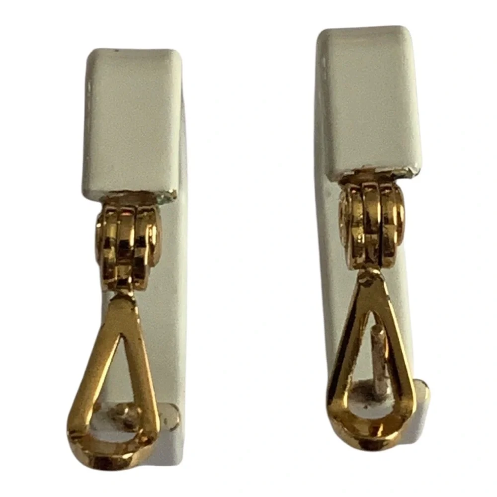 Vintage 60s Monet Pat.pend white and gold-tone geometric Hoop Clip-On Earrings - Picture 8 of 12